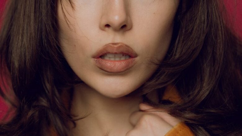 Le Lip Combo anni ’90 con contorno a contrasto continua a dettare tendenza