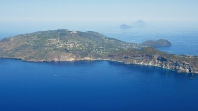 Ecco la bellissima Lipari, una perla del Mediterraneo da scoprire questa estate…