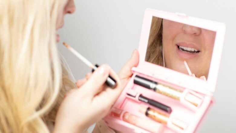 Tutte pazze per il nuovo trend make up  ispirato agli anni 2000!