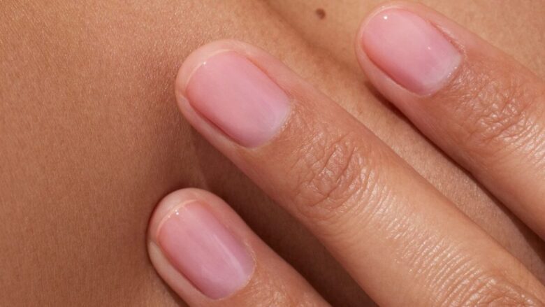 La Rose Water Manicure conquista tutte: qui gli Smalti rosa per ricrearla