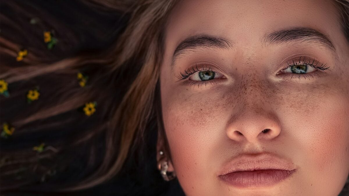 Si chiama brontouring il trend make up che valorizza le donne dai 40 anni in sù