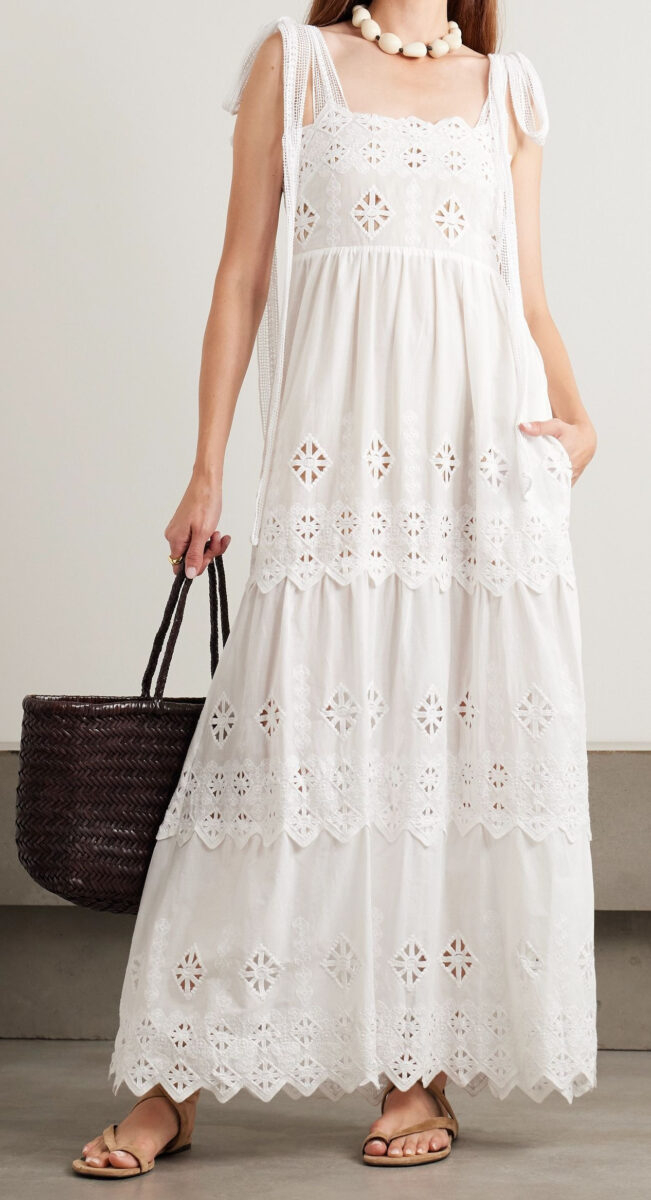 Gli abiti bianchi lunghi per dei look di fine Estate super chic