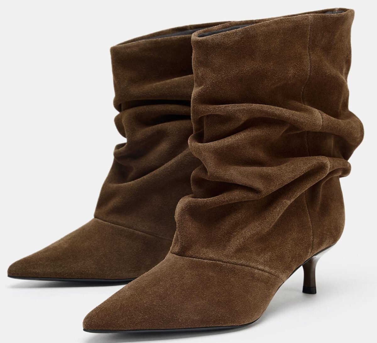È tornata la stagione degli ankle boots con tacco: ecco i must glam del momento…