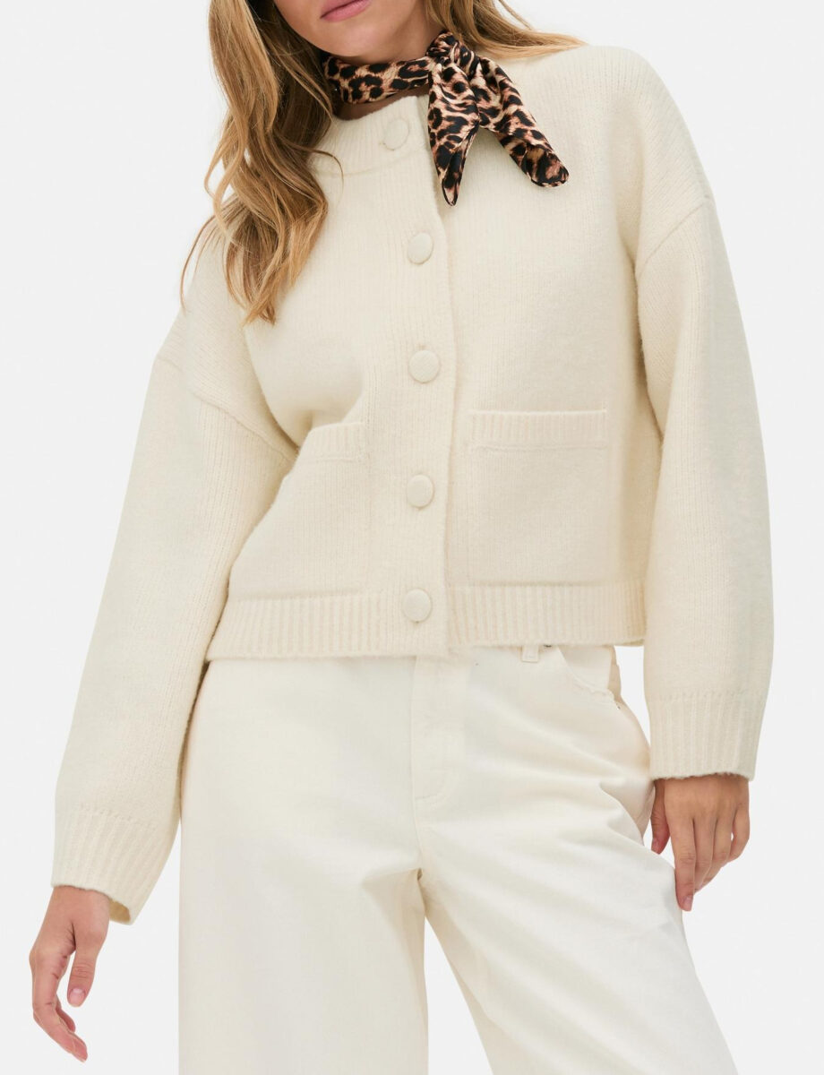 Primark firma il cardigan più virale del momento, per dei look autunnali cozy chic Primark firma il cardigan più virale del momento, per dei look autunnali cozy chic