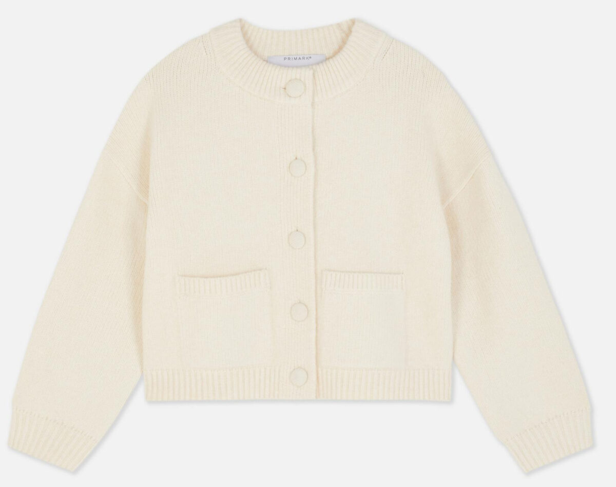 Primark firma il cardigan più virale del momento, per dei look autunnali cozy chic Primark firma il cardigan più virale del momento, per dei look autunnali cozy chic