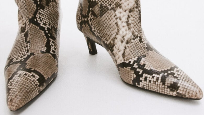 È tornata la stagione degli ankle boots con tacco: ecco i must glam del momento…