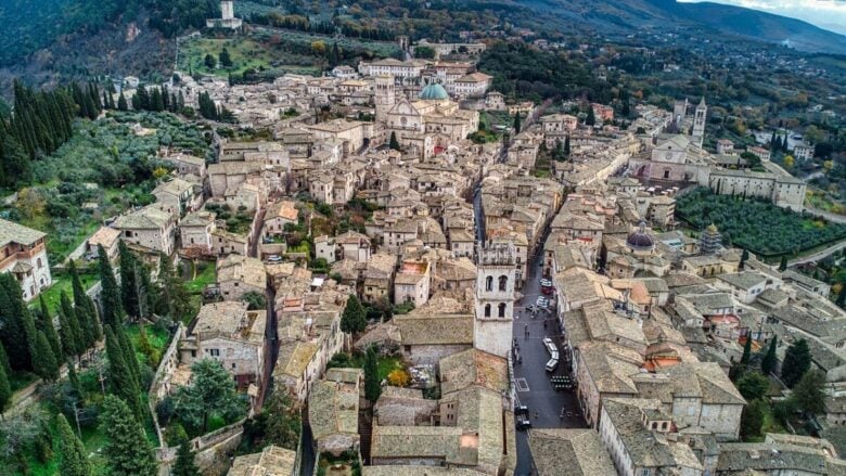 Assisi in autunno: una tappa imperdibile per un viaggio tra arte e bellezza
