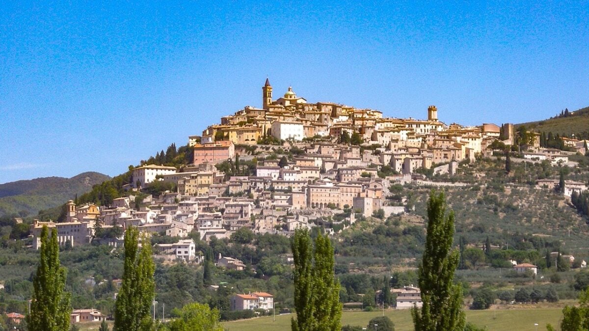 Viaggio a Trevi, una città umbra che riporta indietro nel tempo