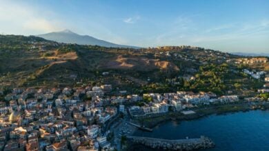 Cosa fare e vedere ad Aci Castello, perla della Sicilia