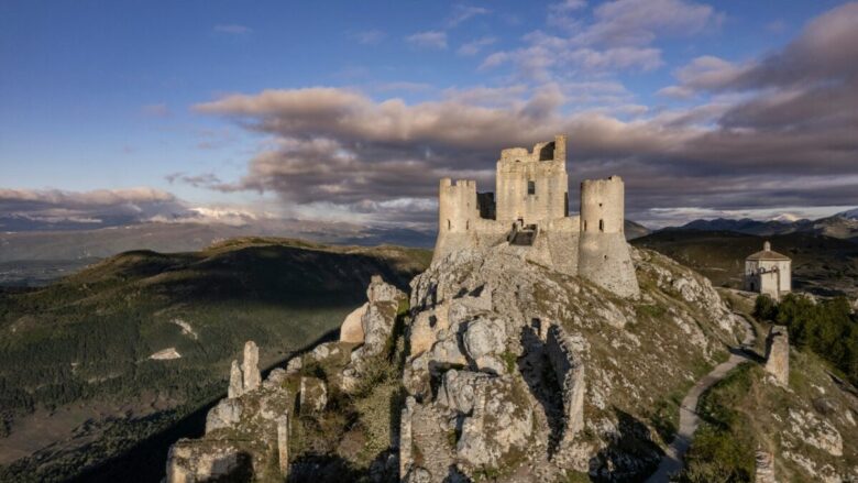 Suggestivi e misteriosi, i Castelli d’Italia da visitare almeno una volta nella vita