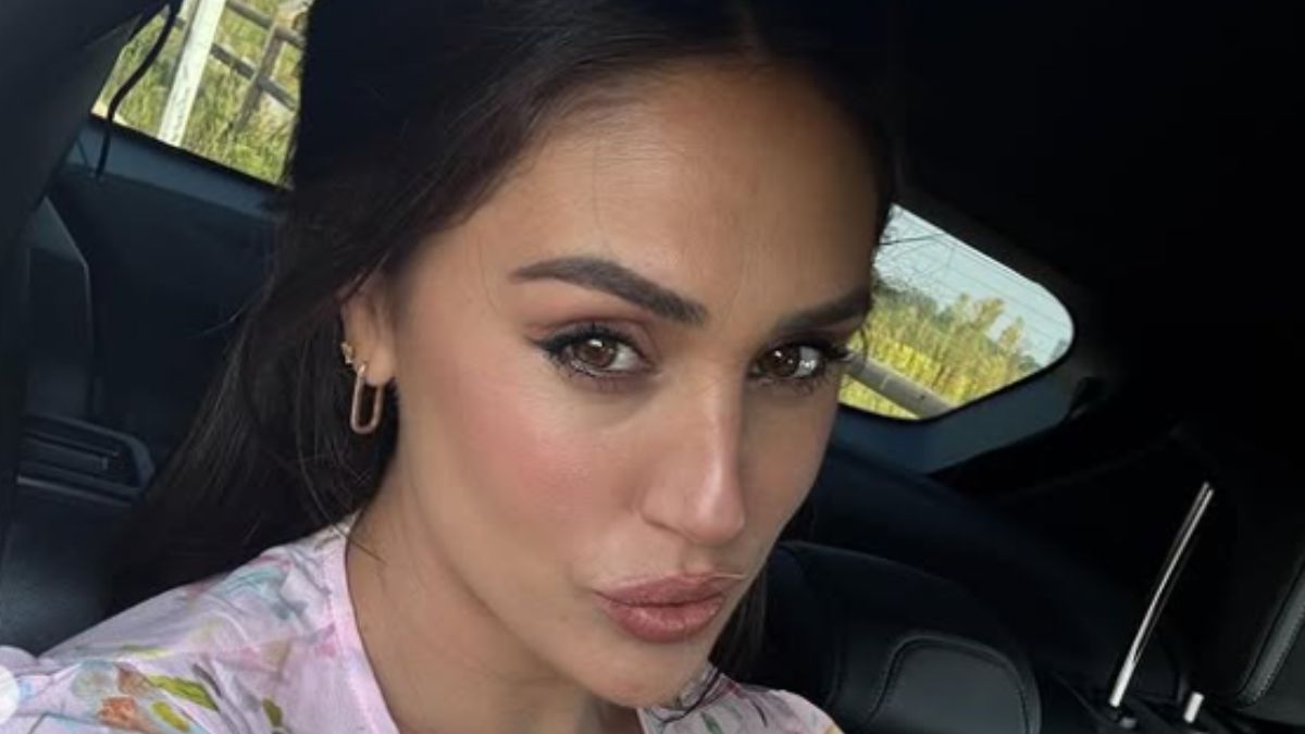 Cecilia Rodriguez, neppure in gravidanza rinuncia alla sua femminilità e sensualità con l’abito longuette con stampa animalier! FOTO