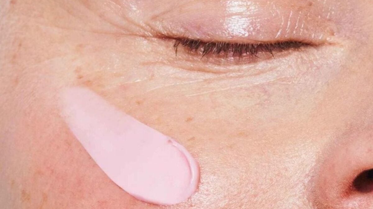 E’ il segreto delle over 50: la Crema viso rosa che cura e illumina all’istante l’incarnato