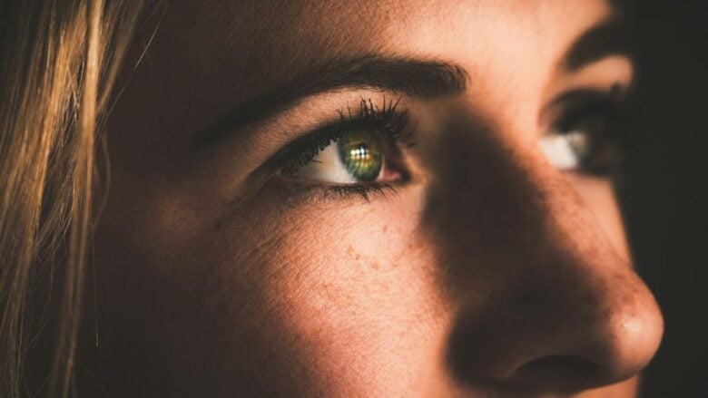 Macchie solari? Ecco come eliminarle e ritrovare luminosità dopo l’estate
