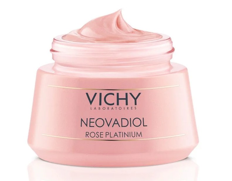 E’ il segreto delle over 50: la Crema viso rosa che cura e illumina all’istante l’incarnato E’ il segreto delle over 50: la Crema viso rosa che cura e illumina all’istante l’incarnato
