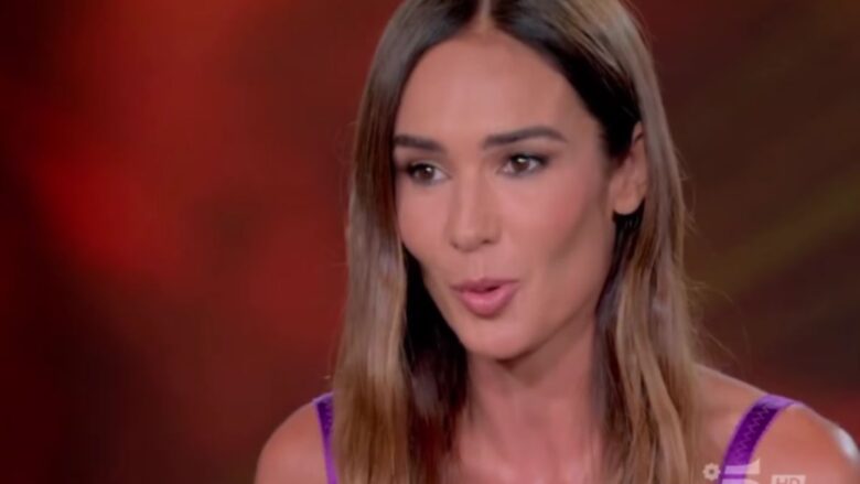 Silvia Toffanin torna con Verissimo con un purple Look firmato Dolce&Gabbana FOTO