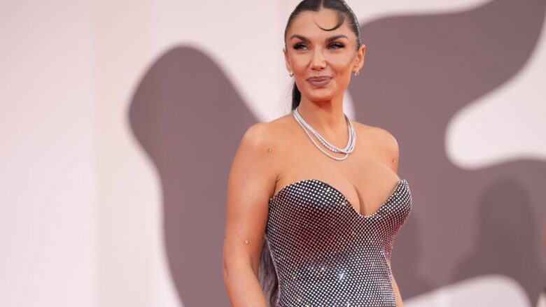 Venezia 2025, Elettra Lamborghini brilla sul red carpet con il Look tempestato di cristalli!