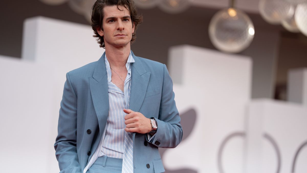 Venezia 2025, Andrew Garfield fa scintille sul red carpet con un total Look firmato Dior Venezia 2025, Andrew Garfield fa scintille sul red carpet con un total Look firmato Dior
