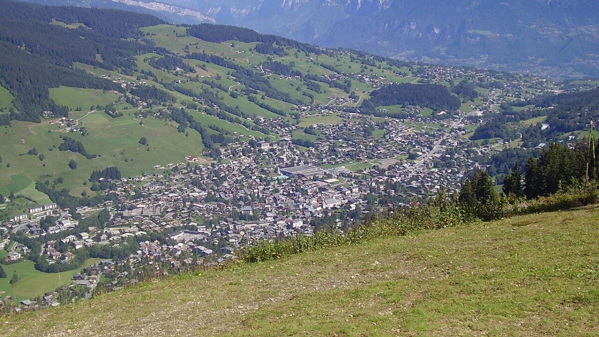 Questo villaggio francese ai piedi del Monte Bianco è la meta perfetta per una gita di settembre