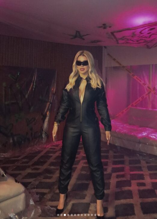 Wanda Nara, con la tuta in pelle nera e maxi scollatura è super sexy! FOTO