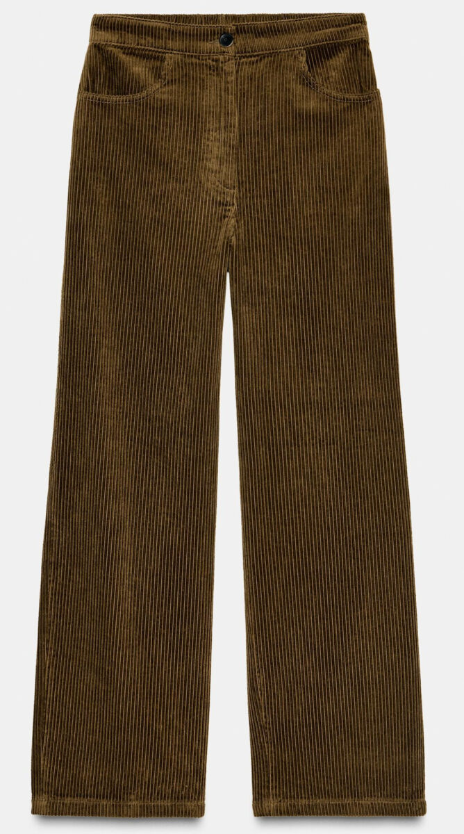I pantaloni di velluto sono il trend glam chic del momento I pantaloni di velluto sono il trend glam chic del momento