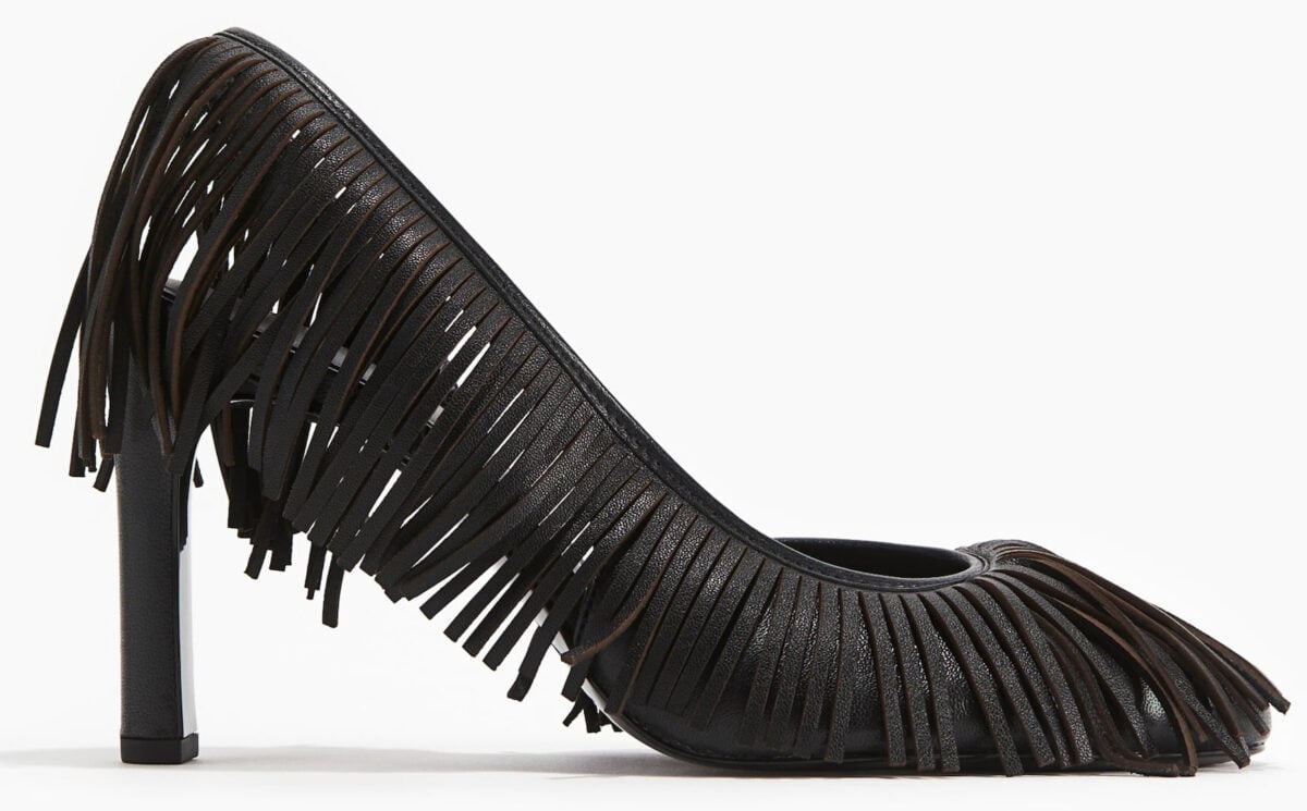 Le frange sono il dettaglio glam che impreziosisce le scarpe autunnali