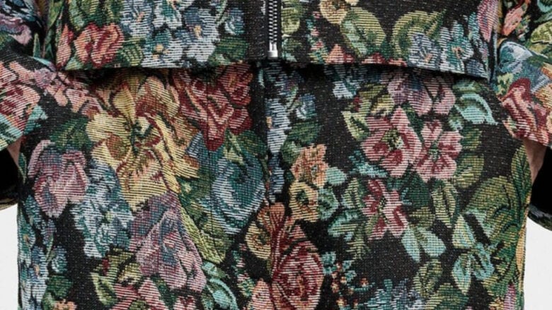 La stampa floreale conquista anche l’Autunno: il trend che non passa mai di moda