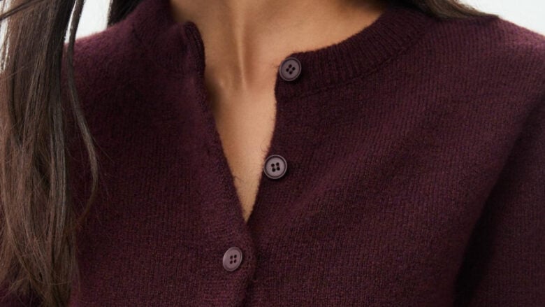 Scommettiamo che questi cardigan aderenti vi faranno perdere la testa?