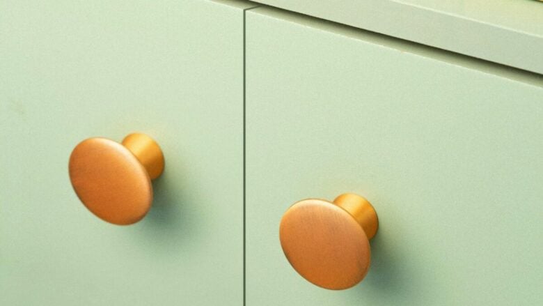 Dipingere i Mobili in Laminato: il trucco per un Fai da Te semplice ed efficace senza carteggiare