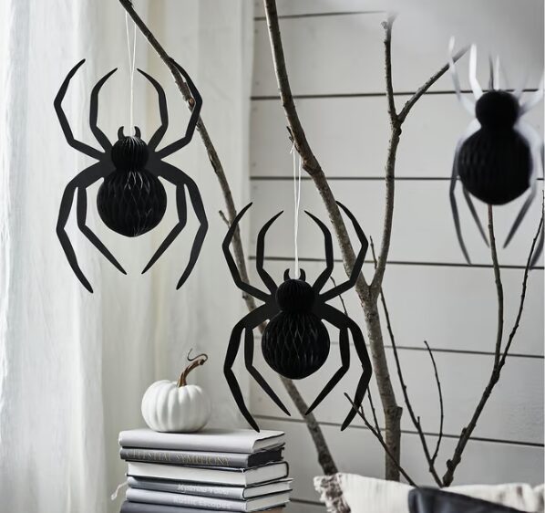 Decorazioni IKEA per Halloween 2025: stile e atmosfera con la linea KUSTFYR
