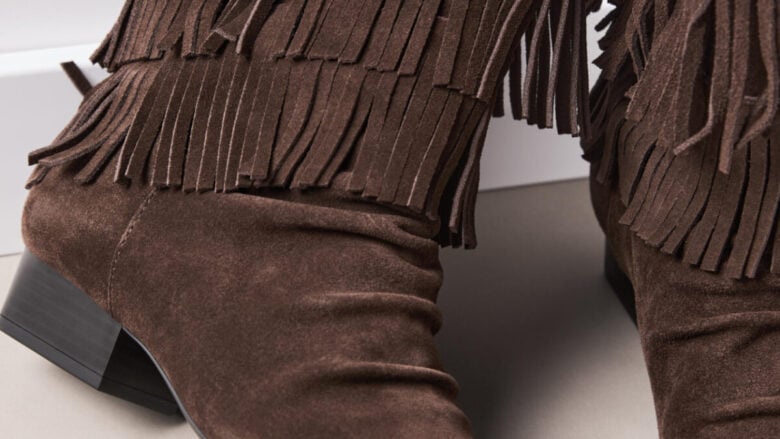 Le frange sono il dettaglio glam che impreziosisce le scarpe autunnali