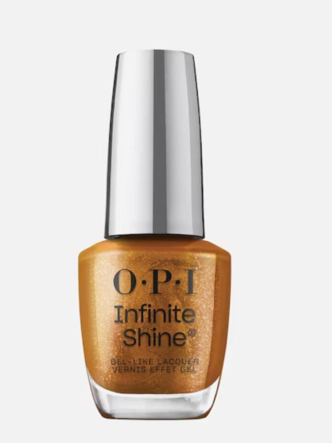 Il colore più chic per la manicure autunnale? Ma ovviamente il Bronzo!