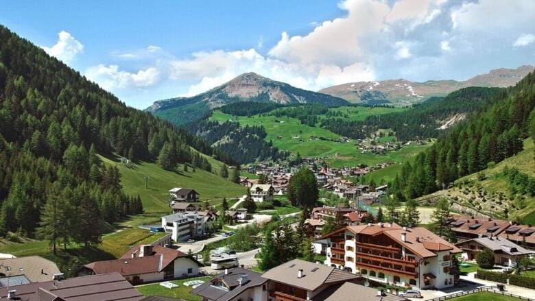 Scopri Selva di Val Gardena: viaggio sulle Dolomiti per ammirare i colori autunnali