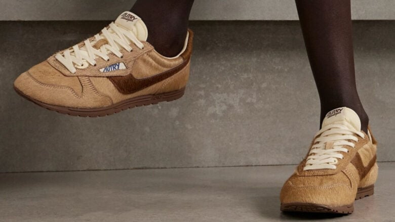 Le sneakers marroni si confermano il trend sporty glam anche di questo Autunno