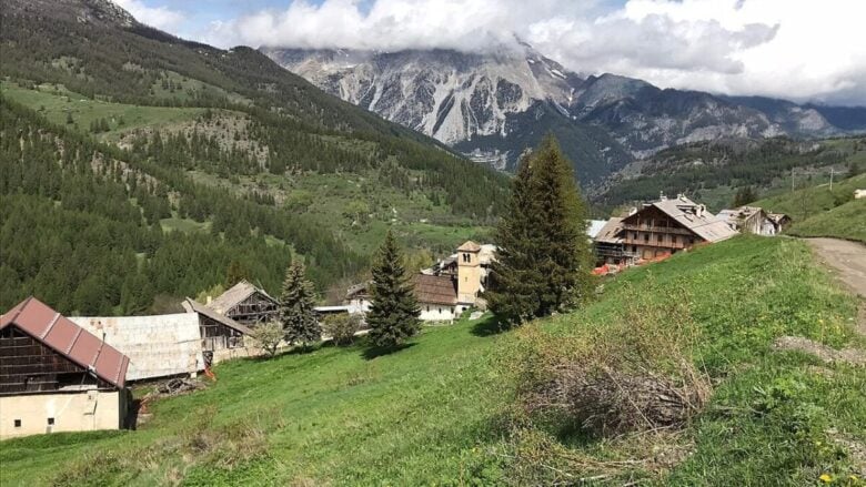 Viaggio di inizio inverno? Questo Borgo piemontese a pochi passi dalla Francia è uno spettacolo di cui godere e subito