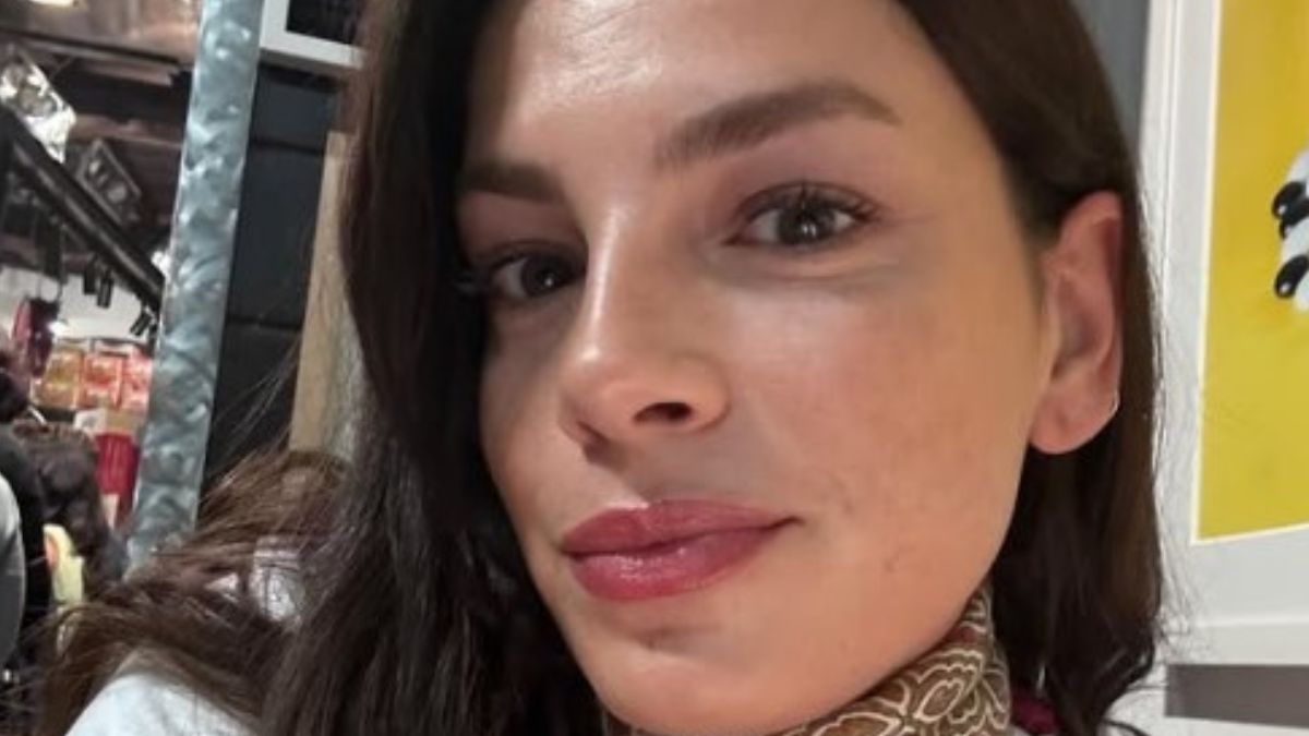 Emma lascia tutti senza fiato ai Live di X-Factor 2025 con il suo Look total black firmato Balenciaga Emma lascia tutti senza fiato ai Live di X-Factor 2025 con il suo Look total black firmato Balenciaga