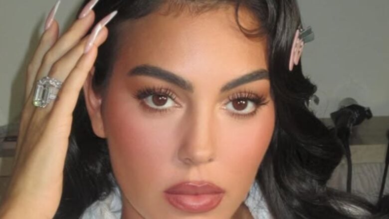 Georgina Rodriguez, Look casual-chic con l’accessorio griffato che vale 85 mila euro!