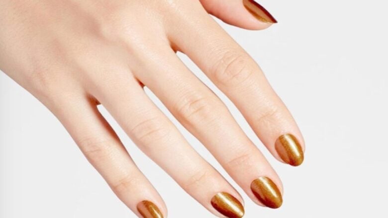 Il colore più chic per la manicure autunnale? Ma ovviamente il Bronzo!