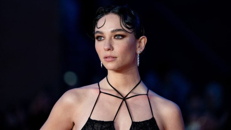 Matilda De Angelis lascia tutti senza fiato al Roma Film Fest 2025 con un meraviglioso abito d’archivio firmato Fendi