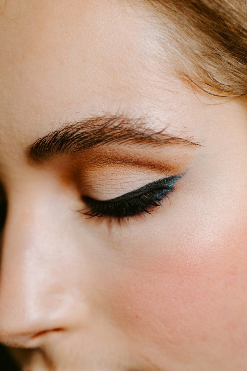 Make-up occhi effetto lifting: i segreti per uno sguardo disteso e luminoso Make-up occhi effetto lifting: i segreti per uno sguardo disteso e luminoso
