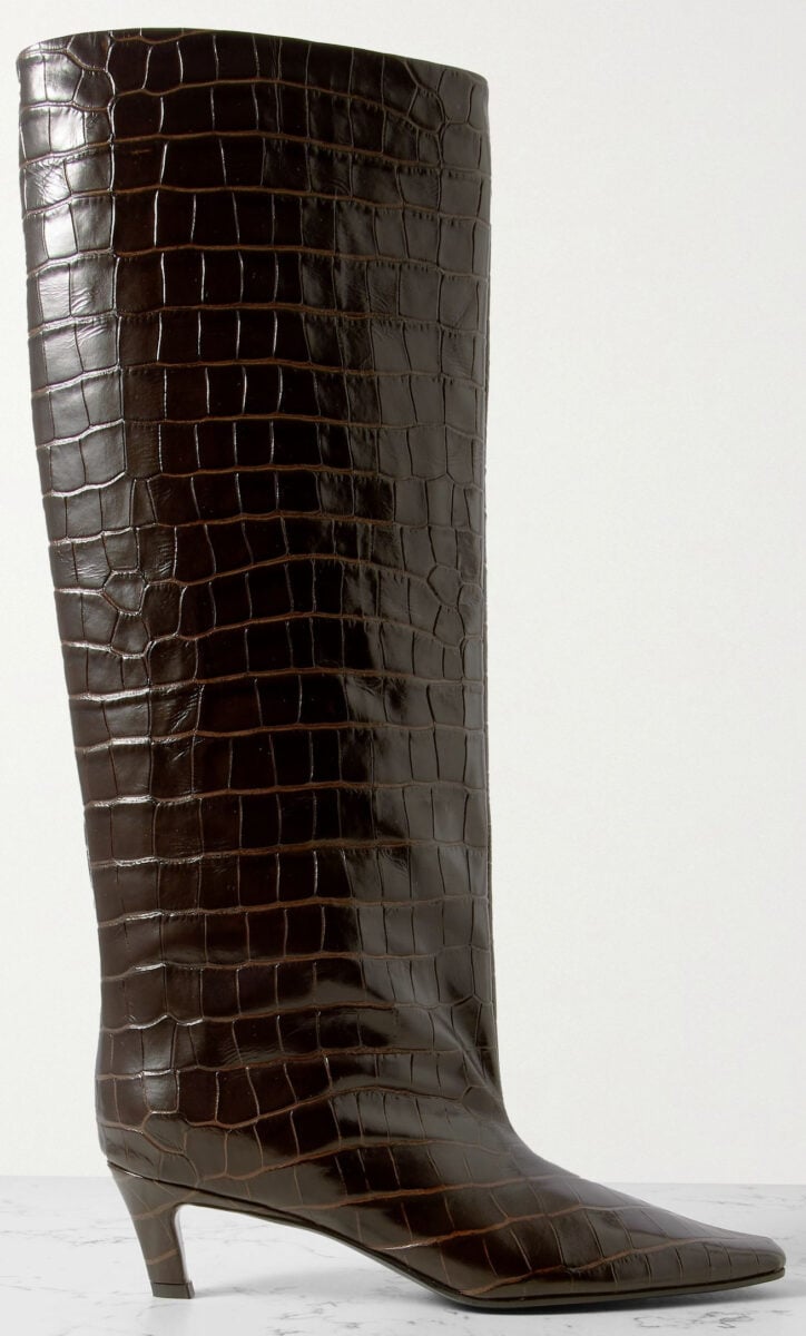 Gli stivali kitten heel si confermano le scarpe più glam (e sexy) della mezza stagione