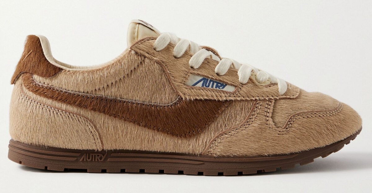 Le sneakers marroni si confermano il trend sporty glam anche di questo Autunno Le sneakers marroni si confermano il trend sporty glam anche di questo Autunno