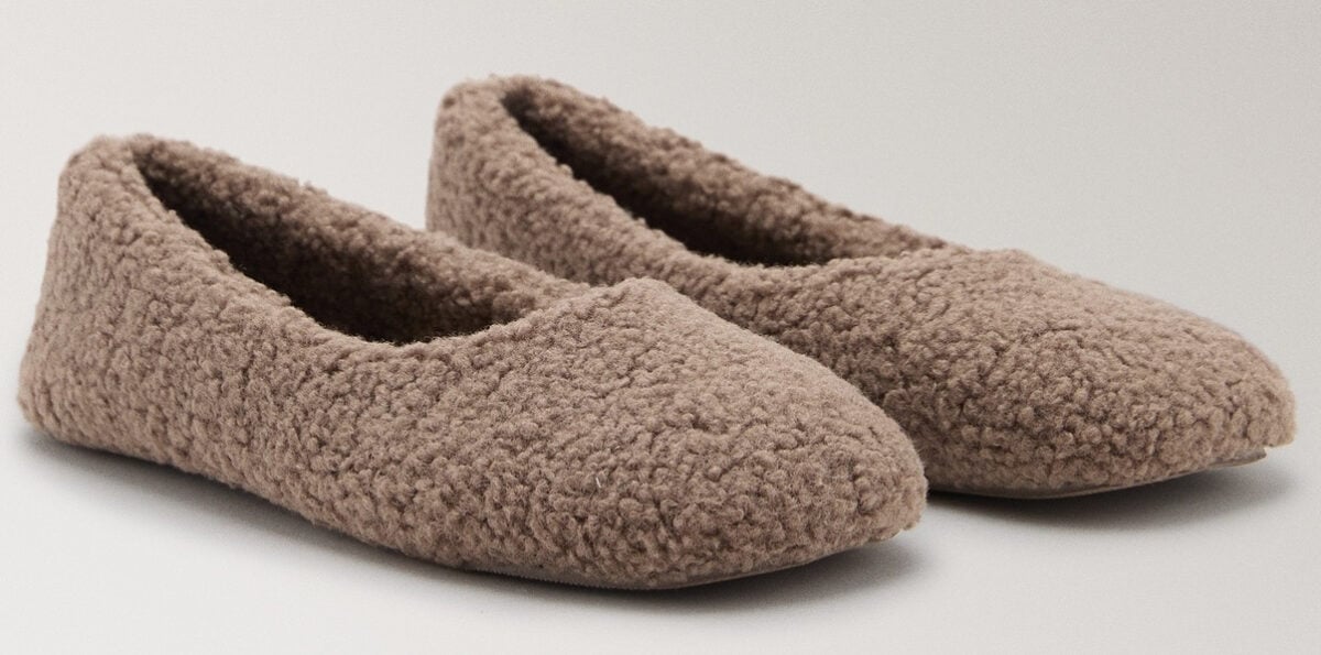 Le ballerine fluffy, comode e glam, si confermano le scarpe must have dell’Inverno 2025