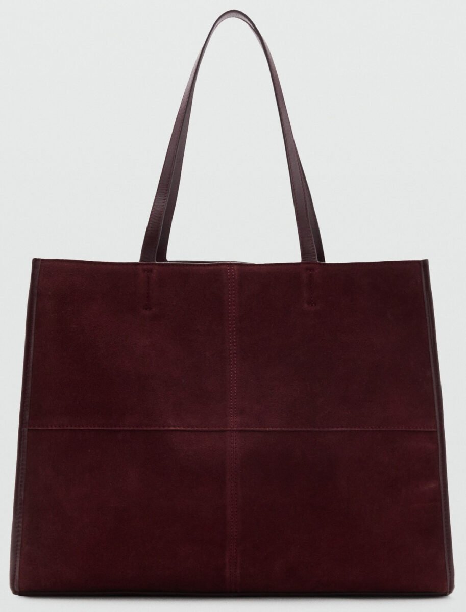 Le maxi borse bordeaux sono il feticcio comfy glam del momento Le maxi borse bordeaux sono il feticcio comfy glam del momento