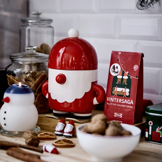IKEA veste il Natale 2025: design, calore e tradizione in chiave contemporanea IKEA veste il Natale 2025: design, calore e tradizione in chiave contemporanea
