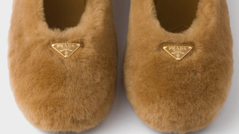 Le ballerine fluffy, comode e glam, si confermano le scarpe must have dell’Inverno 2025