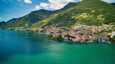Questo borgo sul Lago d’Iseo è la meta ideale per un weekend autunnale di totale relax