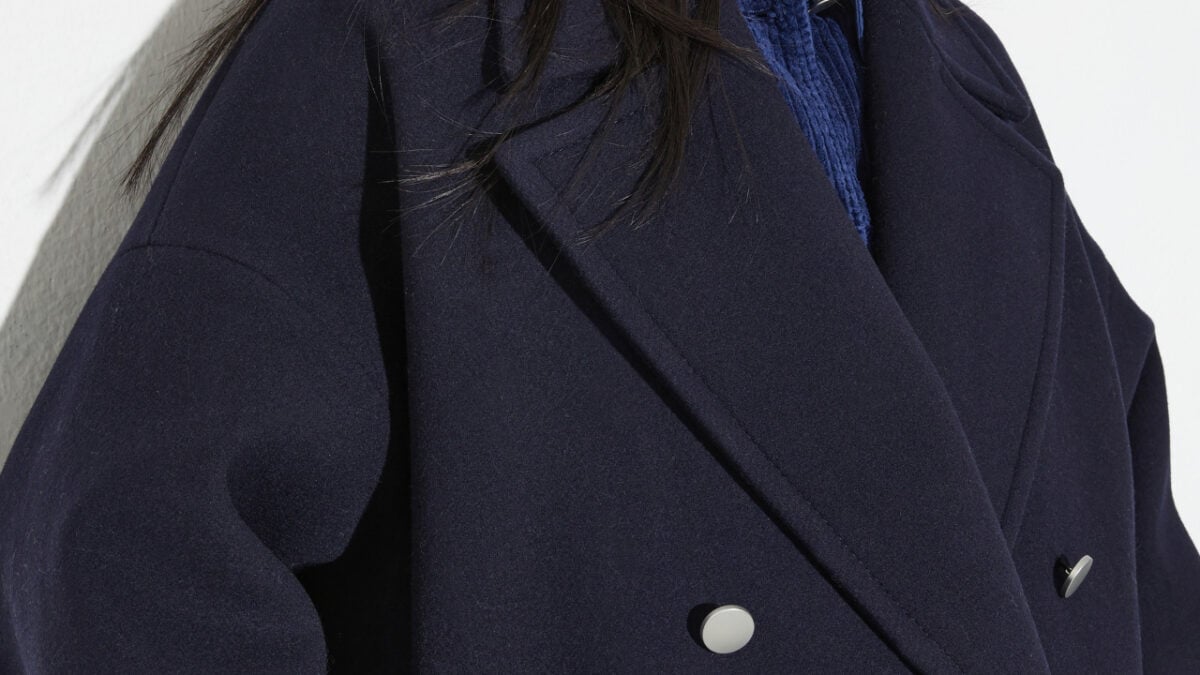 Il caban, elegante e chic, si conferma il cappotto protagonista dell’inverno 2025