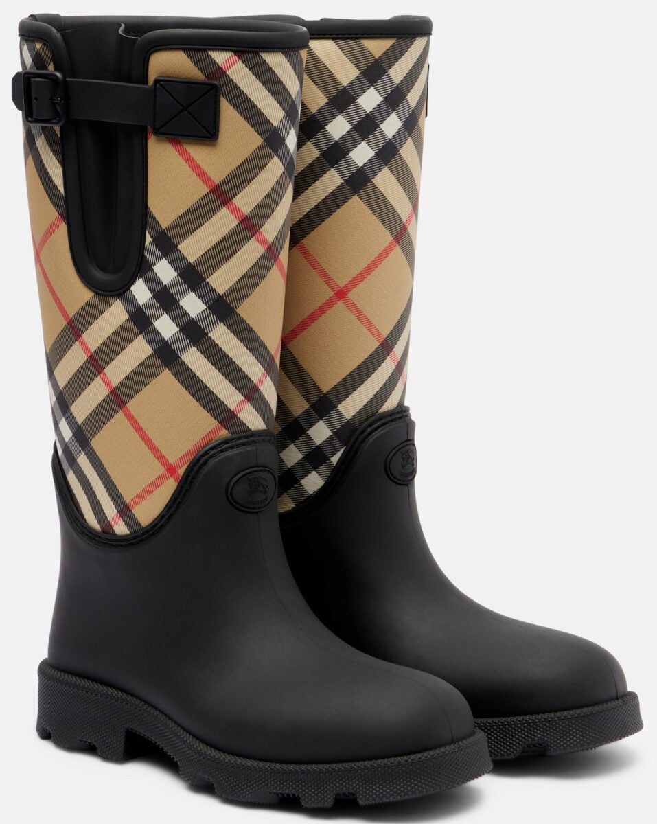 5 Stivali da pioggia per affrontare l’inverno con stile e comfort 5 Stivali da pioggia per affrontare l’inverno con stile e comfort