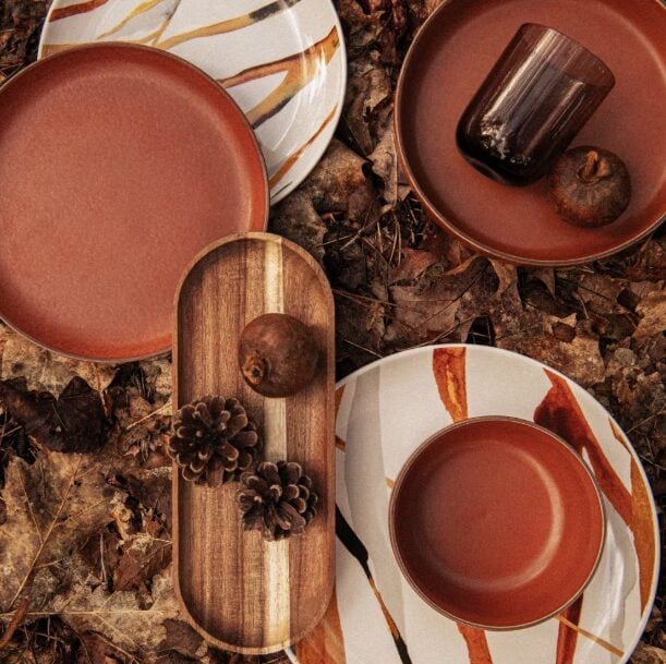 La tavola d’autunno secondo Maisons du Monde: calore, luce e stile