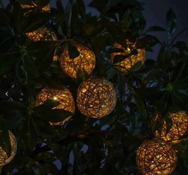Come rendere speciale il tuo Balcone a Natale: scopri le decorazioni luminose di Ikea, Zara Home e Primark Come rendere speciale il tuo Balcone a Natale: scopri le decorazioni luminose di Ikea, Zara Home e Primark